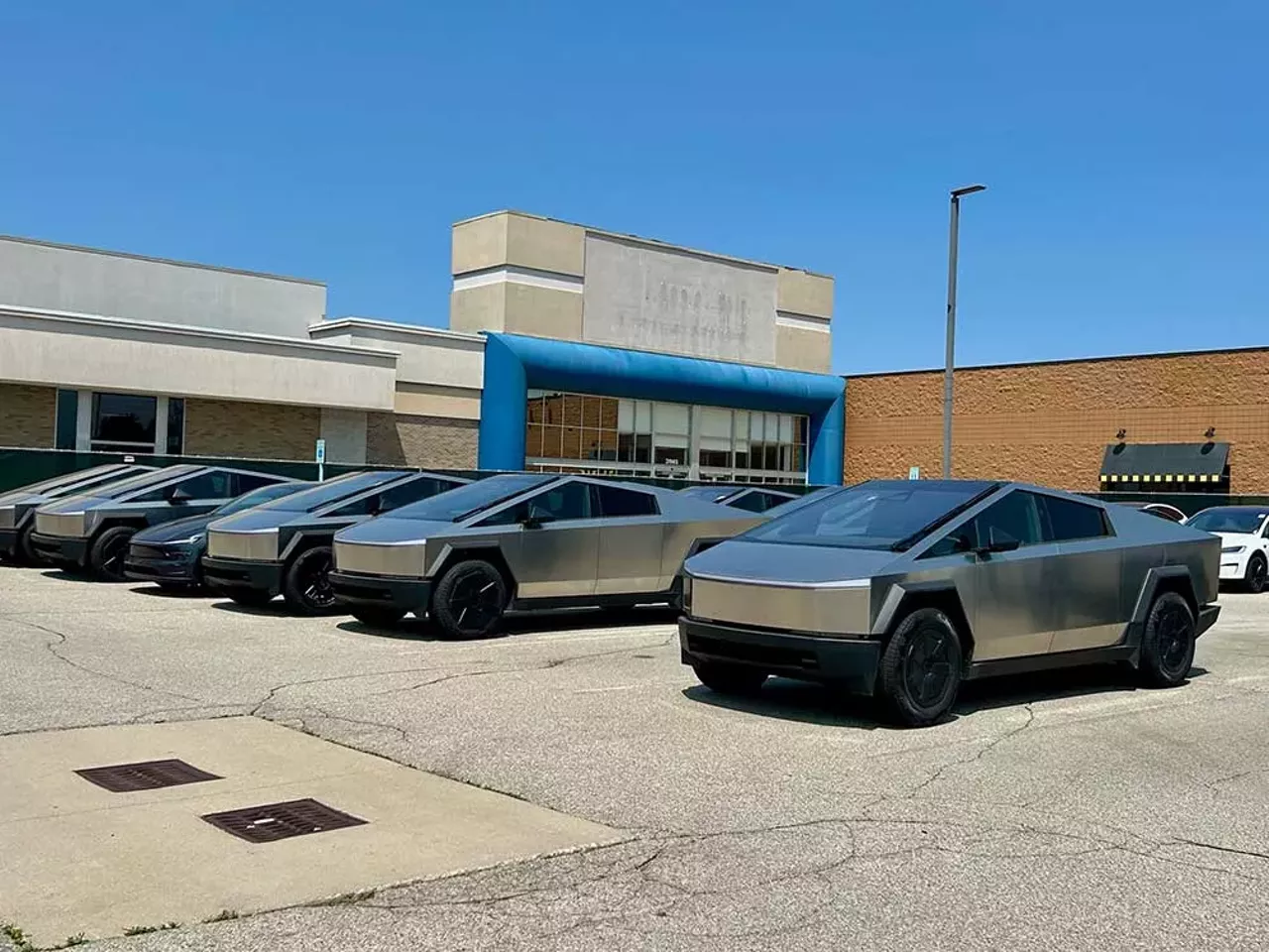 Image: Tesla dumping ground piles up in former Marvin’s Marvelous Mechanical Museum parking lot